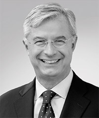 [MISSING IMAGE: ph_hubertjoly-bw.jpg]