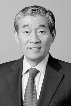 [MISSING IMAGE: ph_johnkim11-bwlr.jpg]