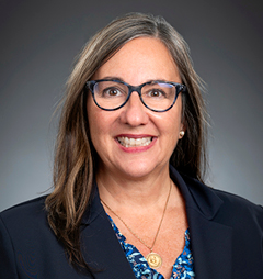 05_photo_executiveOfficer_Lisa O.jpg