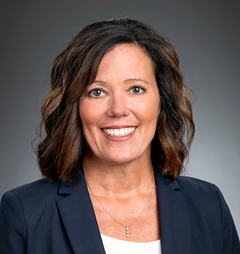 05_photo_executiveOfficer_Stephanie L.jpg