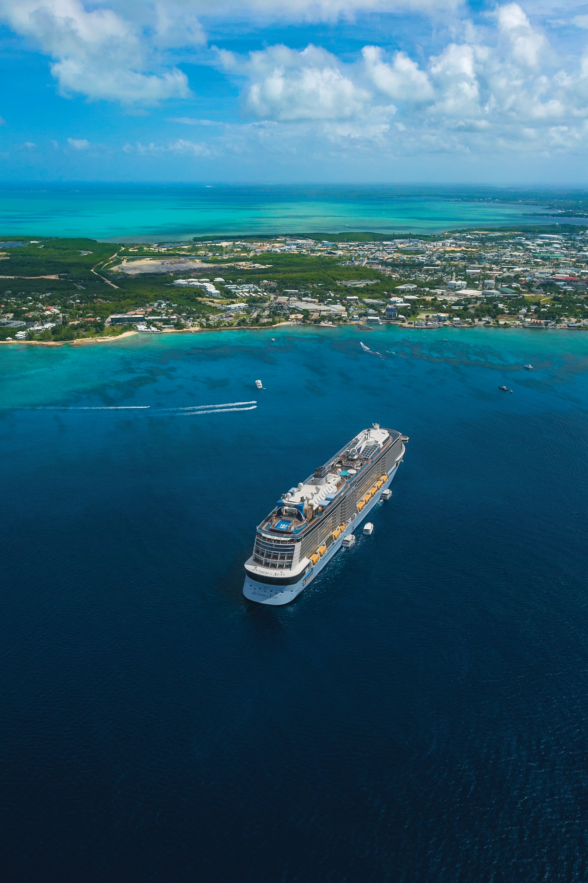 RCI_AN_GoH_Josiah_GrandCayman_Ship_Aerial_194_RET_CMYK.jpg