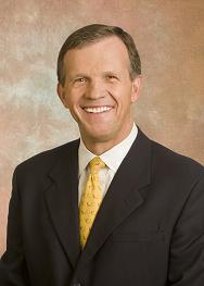 A person in a suit smiling

Description automatically generated with medium confidence