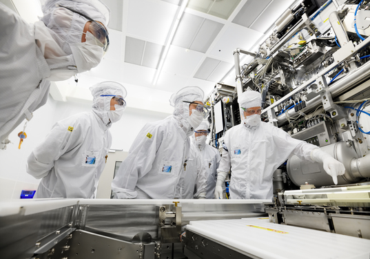 ASML_Cleanroom_EUV_Wafer_Stage-Training_April2019_23.jpg