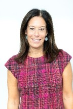 A person wearing a pink dress

Description automatically generated with low confidence