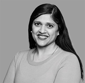 [MISSING IMAGE: ph_aparna-bw.jpg]