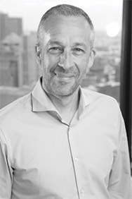 [MISSING IMAGE: ph_paulgraves-bw.jpg]