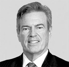 [MISSING IMAGE: ph_jamesthackett-bwlr.jpg]