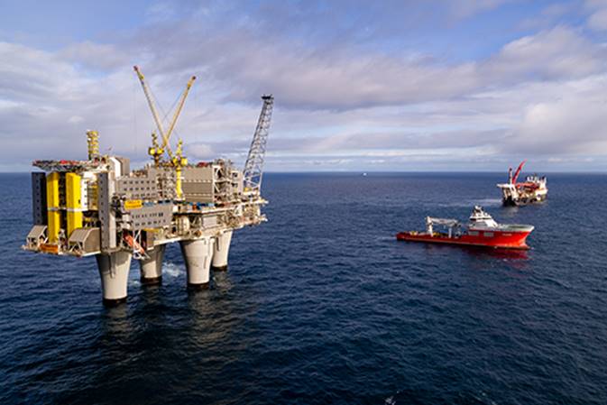 A picture containing sky, water, outdoor, boat
Description automatically generated