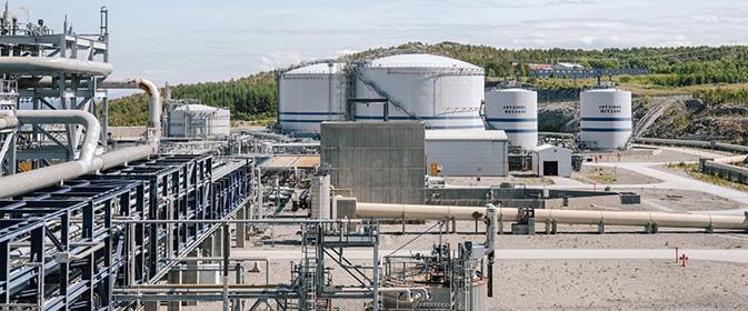 A picture containing outdoor, sky

Description automatically generated