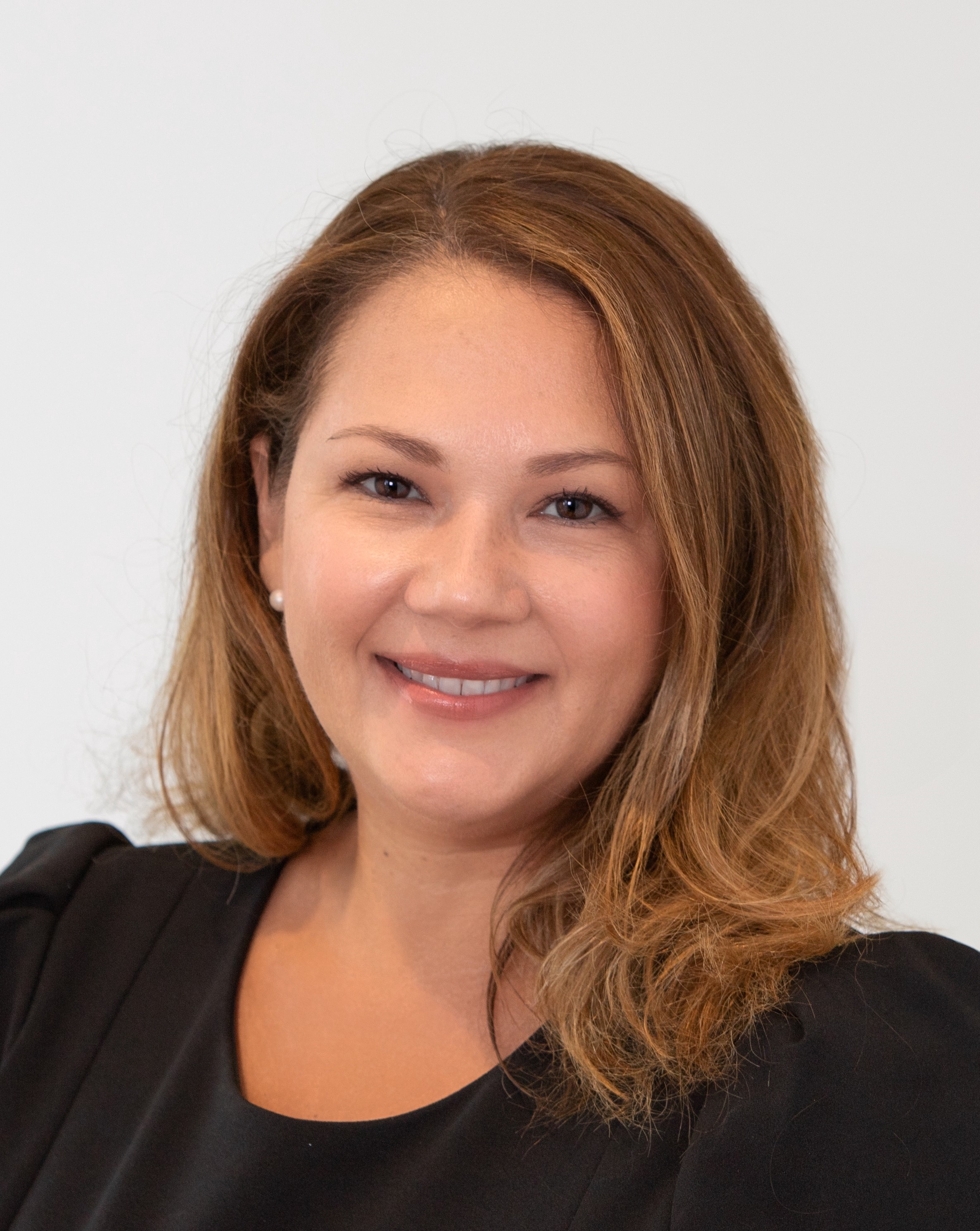 Olivia Lindsay Cropped.jpg