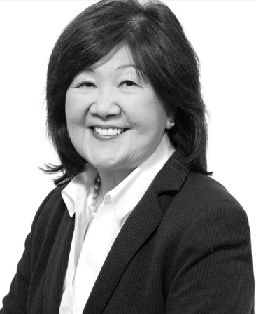 [MISSING IMAGE: ph_susansuelee-bw.jpg]