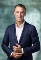 Komasinski Headshot.jpg