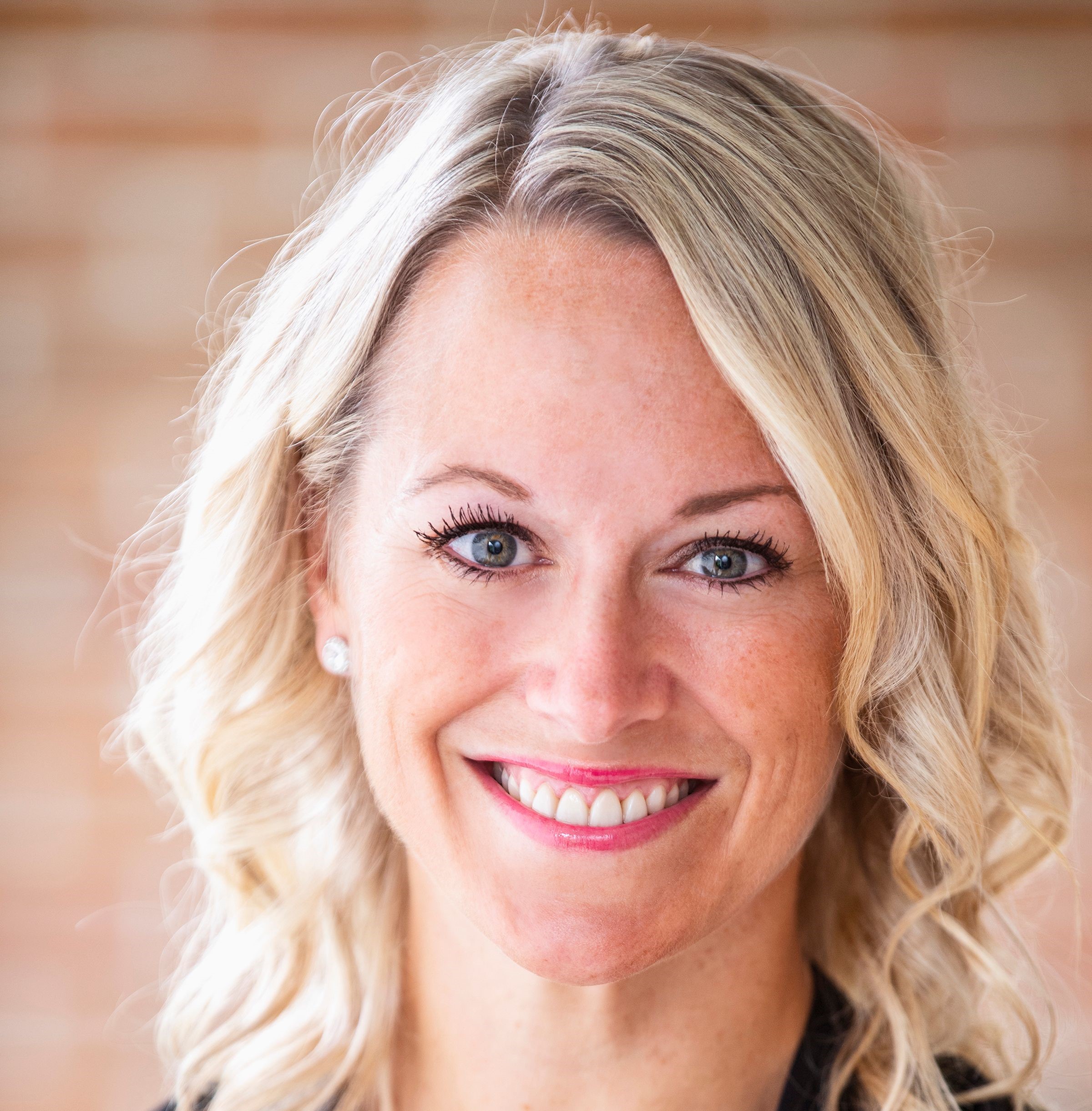 Diana Frost Headshot 2024.jpg