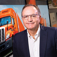 [MISSING IMAGE: ph_jameswelch-4c.jpg]