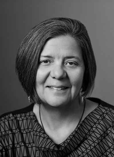 [MISSING IMAGE: ph_sandrahernandez-bw.jpg]