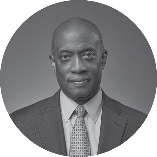 [MISSING IMAGE: ph_russellgnoles-bw.jpg]