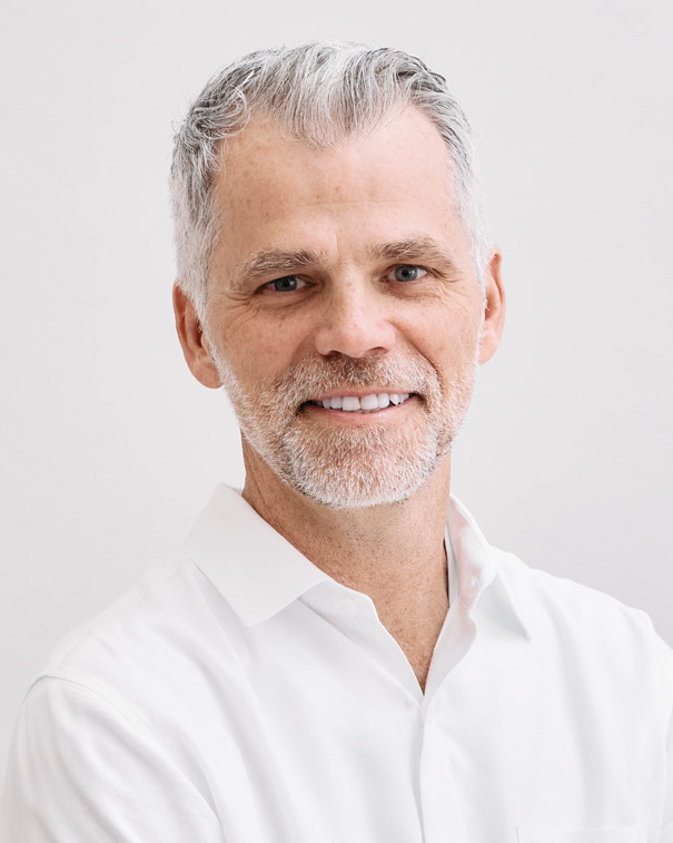 [MISSING IMAGE: ph_joelrculp-4c.jpg]