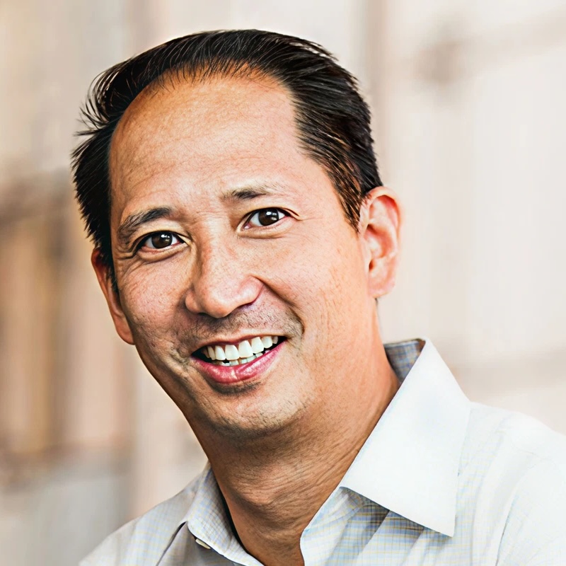 Headshot-Ping Li.jpg