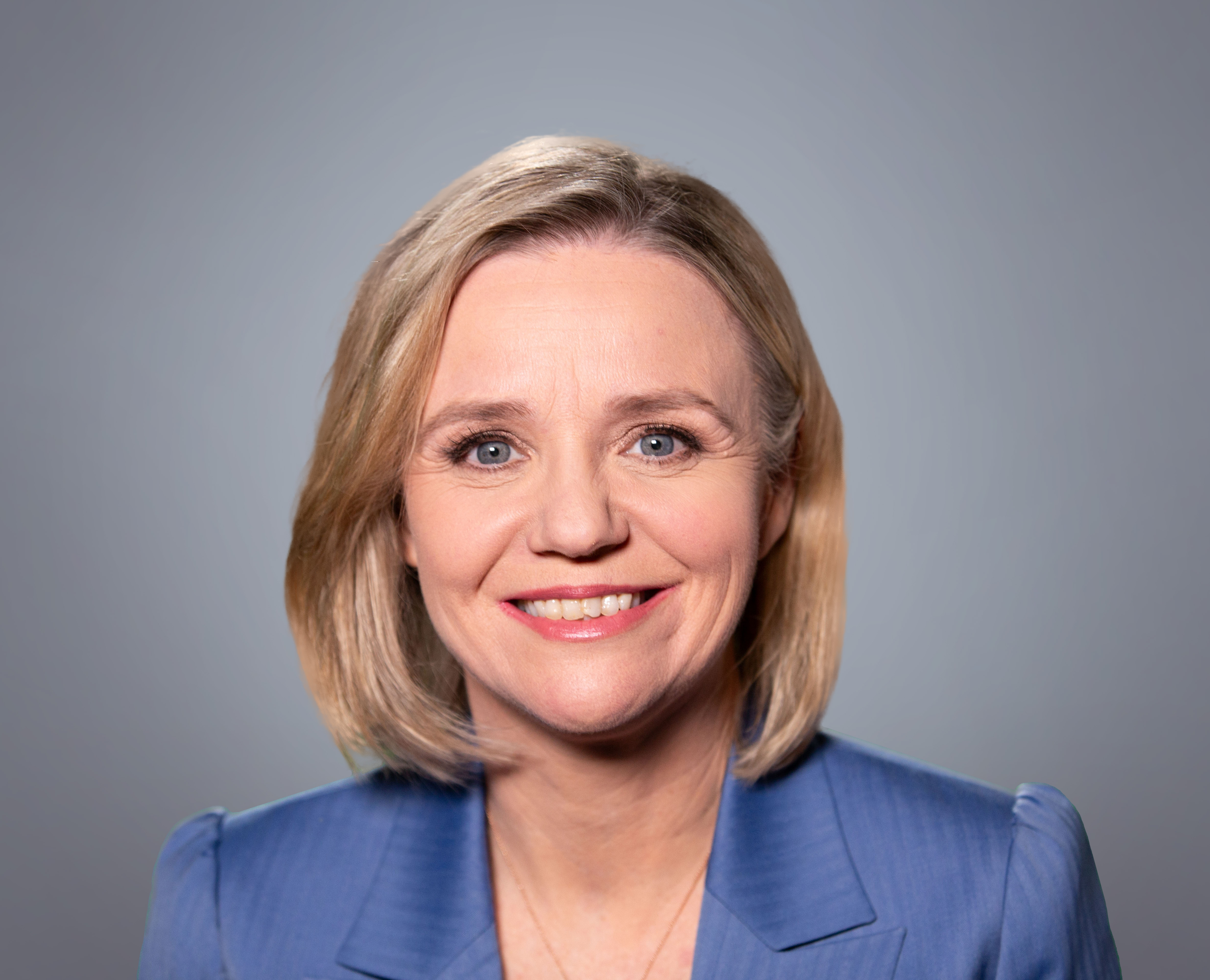 Steph headshot  square.jpg