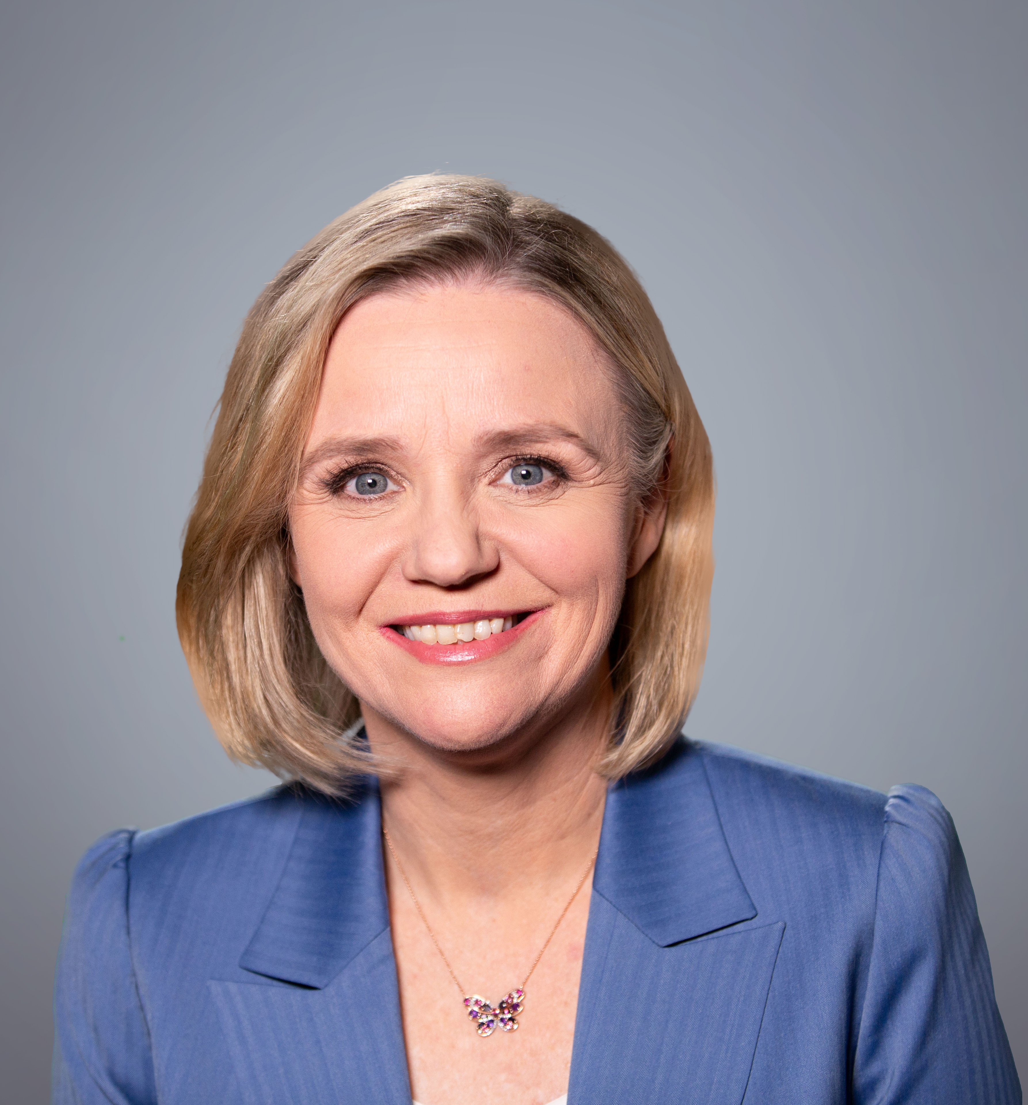 Steph headshot rectangular.jpg